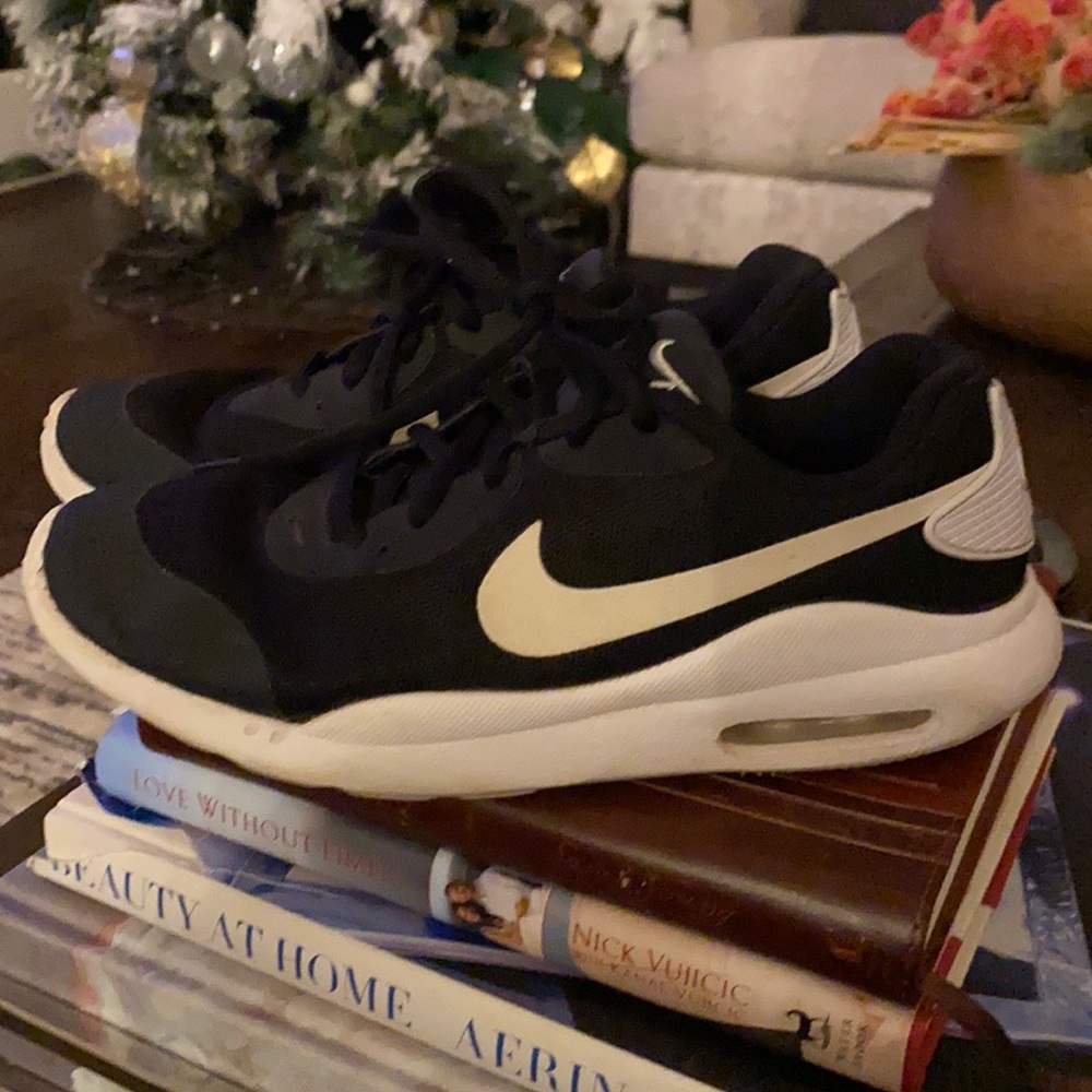 Black Nike Unisex Kids sneakers - good condition!